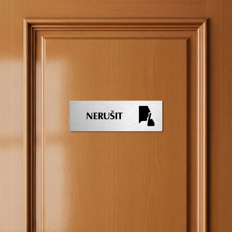 Nerušit, 200x66mm, zlatá popiska s okrasným rámečkem  